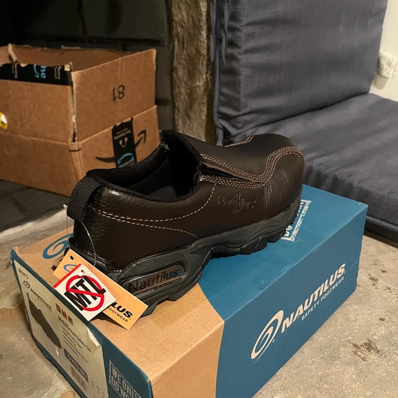 Nautilus Steel Toe Safety Shoe (Static Dissipating) size 10 - Picture 2 of 5